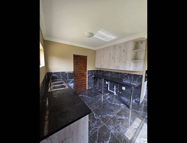 6 BEDROOM HOUSE FOR SALE IN RIVERSDALE